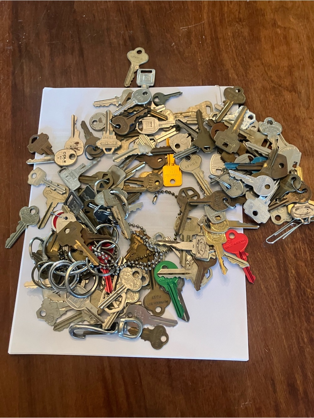 Over 125 Assorted Metal Keys & Rings Mixed Brands: Cadillac, Ford,